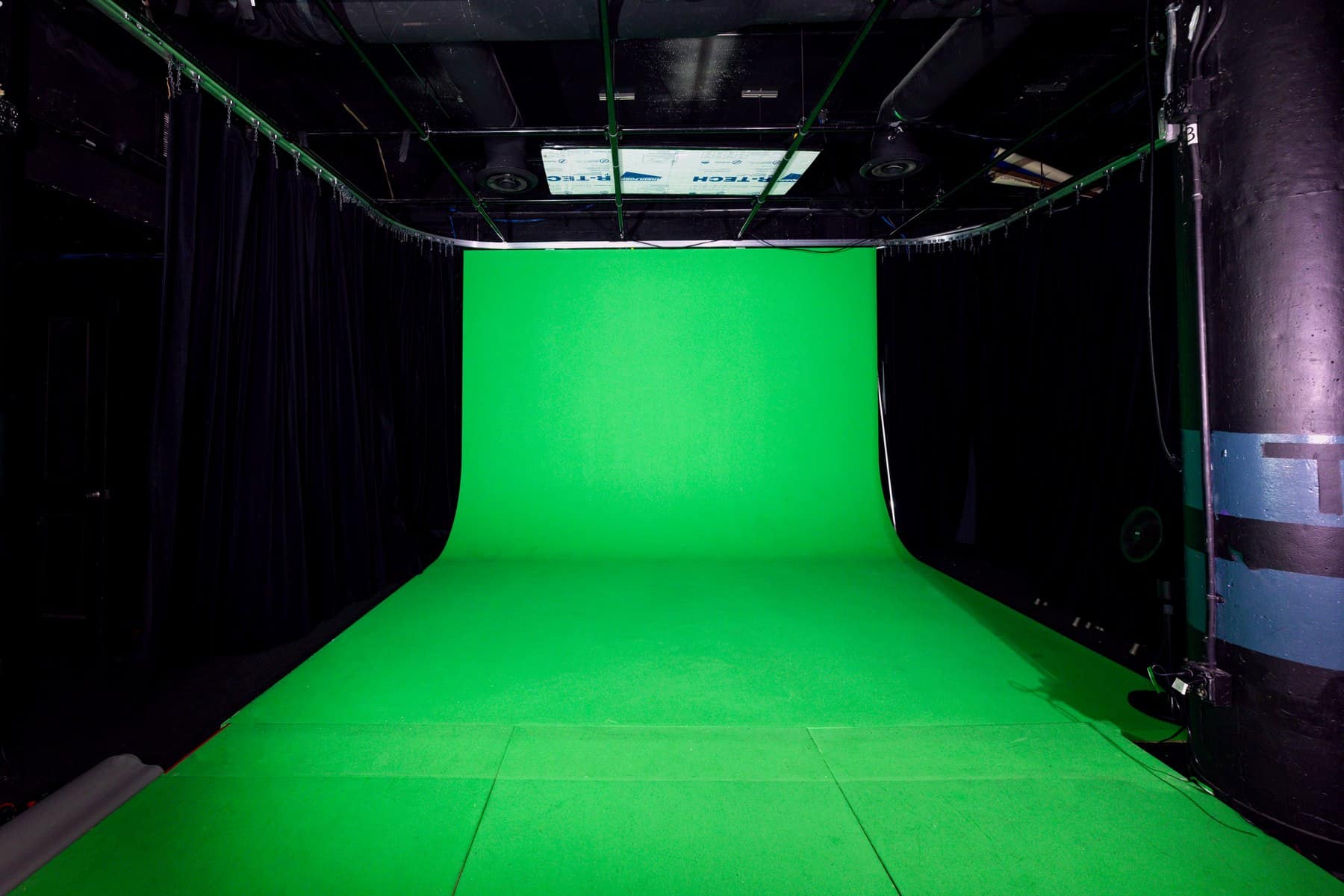 Green screen production stage at VibeShack Studios SF